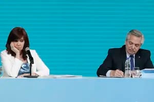 El gabinete se resigna a la fractura entre Fernández y Cristina, y crecen los diálogos "por abajo”
