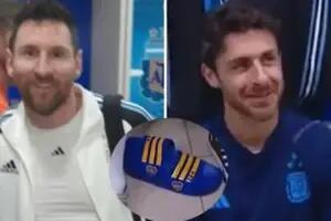 El detalle en el vestuario de Boca que salpicó a Messi y a Aimar: “Me ducho con los botines”
