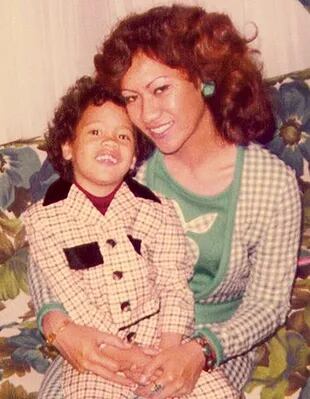 Dwayne Johnson junto a su madre, Ata