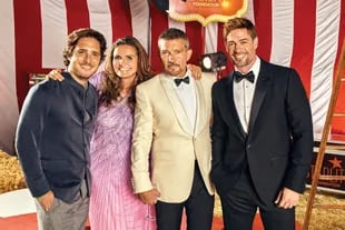 Diego Boneta junto a la creadora de la gala, Sandra García- Sanjuán, Antonio Banderas y el actor cubano-estadounidense, William Levy.