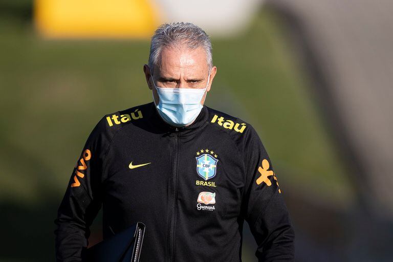 Tité, director técnico de la selección de Brasil, durante un entrenamiento de la Copa América 2021