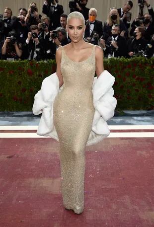 Kim Kardashian llega a la gala a beneficio del Instituto del Vestido del Metropolitan de Nueva York para celebrar la inauguración de la exposición "Una Antología de la moda" 