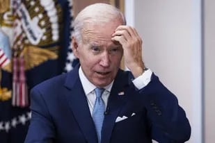 Joe Biden olvidó que ya había saludado a un senador y sumó otro traspié