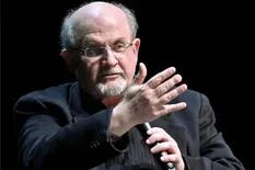 Qué se sabe del hombre que atacó a Salman Rushdie en Nueva York