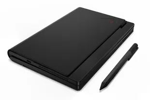 Cerrada, la Lenovo ThinkPad X1 Fold parece una libreta; las tapas esconden una pantalla flexible de 13,3 pulgadas
