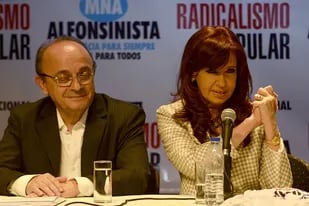 Cristina y el típico gesto de Alfonsín, en una reunión con los radicales K de Moreau