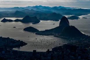 Una vista de la ciudad de Rio de Janeiro y el cerro Corcovado
