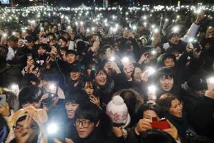 Coreanos asisten a una ceremonia para celebrar el nuevo año en Seúl, Corea del Sur
