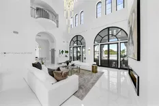 Cómo es por dentro, al detalle, la nueva casa del Kun Agüero en Miami, por la que pagó 15 millones de dólares