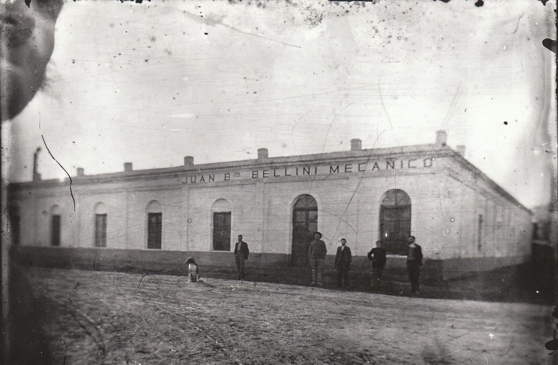 El taller mecánico de Juan Bautista Bellini en San Carlos.