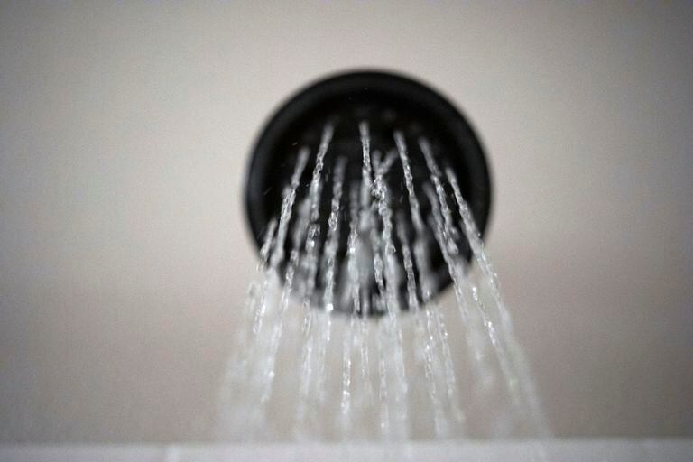 Imagen de carácter ilustrativo. Es especialista explicó por qué puede ser perjudicial ducharse todos los días (AP Foto/Jenny Kane)