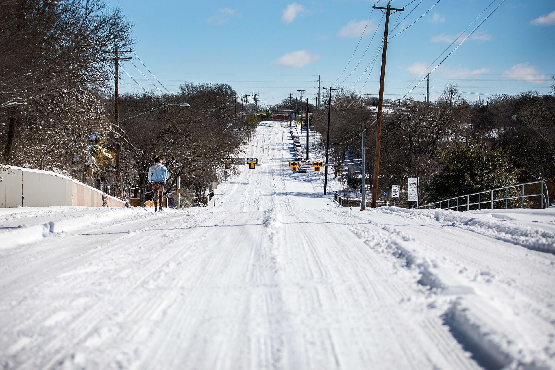En fotos una histórica tormenta de nieve congela Texas y la deja a
