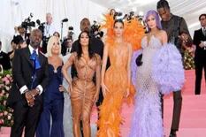 Met Gala 2019: del "wet look" de Kim Kardashian a las plumas de sus hermanas