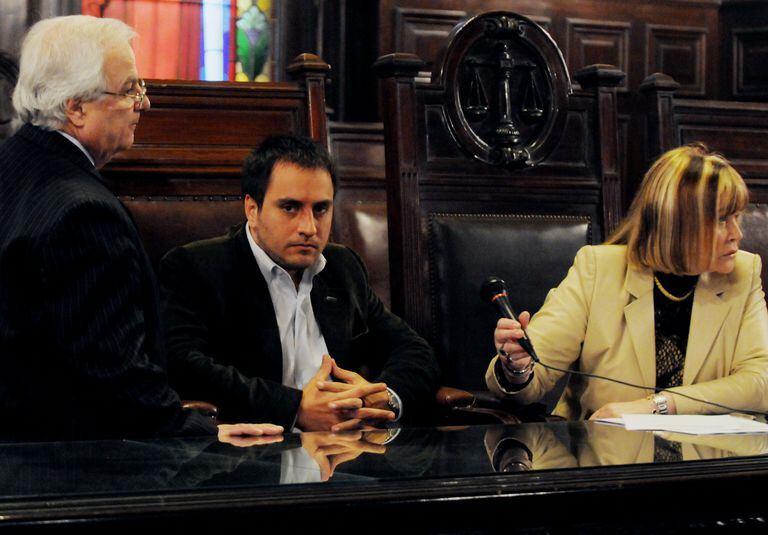 El legislador porteño Jjuan Cabandié, junto a la jueza María Servini de Cubría en el juicio contra su apropiador Luis Antonio Falco, ex oficial de inteligencia de la Policía Federal, el 18/09/09