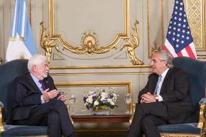 En su encuentro con Chris Dodd, Fernández se mostró como un “socio confiable” para los Estados Unidos