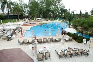 Hotel Los Pinos, con piscinas termales.