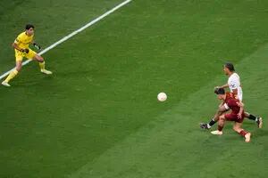 Zurdazo cruzado: el gol de Dybala para Roma, que le gana a Sevilla en la final de la Europa League