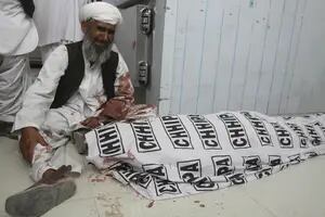 Atentado suicida en un acto político en Paquistán: 128 muertos