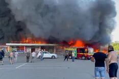 Al menos 18 muertos por el bombardeo ruso al shopping en Ucrania