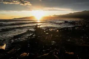 Una alfombra de basura y plásticos cubre las paradisíacas playas de Centroamérica