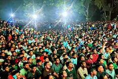 La masiva y alocada fiesta en Bangladesh por el triunfo de la Selección