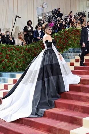 MET Gala staple Sarah Jessica Parker dropped a new sample of all her glamor and style