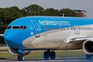 Aerolíneas Argentinas anunció que ofrecerá vuelos para hinchas xeneizes y otros para simpatizantes millonarios