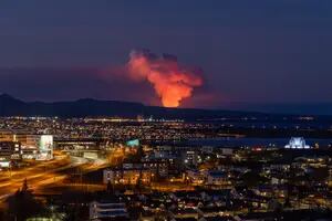 La impactante erupción de un volcán en Islandia obligó a evacuar a miles de personas
