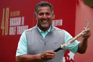 La emoción del golfista argentino que ganó en Marruecos con su hijo como caddie