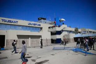 Los manifestantes tomaron el aeropuerto de Puerto Príncipe