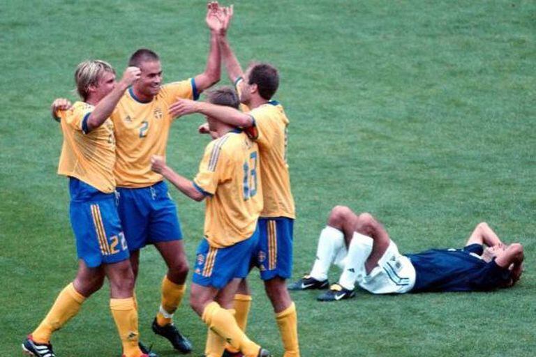 Argentina quedó eliminada del Mundial de Fútbol 2002 al empatar con Suecia 1 a 1