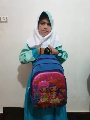 Amina lista para ir a su primer día de clase