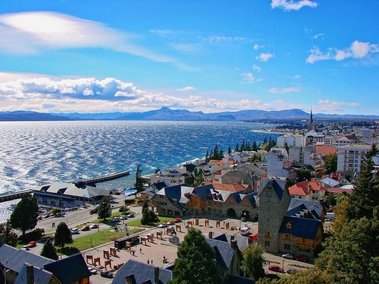 La ciudad de Bariloche resultará atractiva para los turistas de Aries