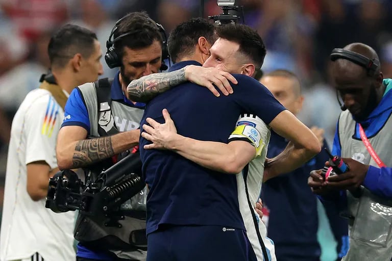 El Abrazo Entre Leo Messi Y Scaloni Que Conmovió A Todos La Nacion