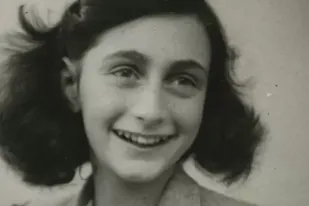 Ana Frank: cómo obtuvo el diario y las páginas tapadas que no pudieron leerse hasta 2018