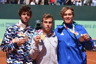 El argentino Facundo Díaz Acosta (plata), Hugo Gaston (oro) y el brasileño Gilbert Soares Klier Junior (bronce).