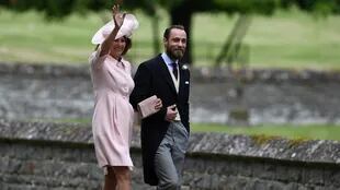 Carole Middleton y James Middleton, madre y hermano menor de Pippa, llegaron a la boda juntos