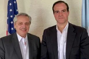 El futuro presidente del BID, Mauricio Claver-Carone, y el presidente Alberto Fernández