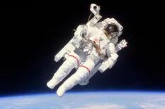 El astronauta que flotó en el espacio sin protección y la foto que dio la vuelta al mundo