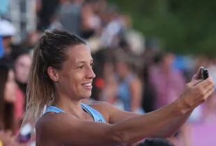 Las selfies de Delfina Merino luego del primer amistoso ante Alemania, ante el público platense