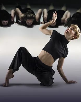La bailarina Manuela Suárez Poch, integrante del Ballet Contemporáneo, en una de las secuencias de esta obra que se estrena el jueves y que estará en cartel hasta fin de mes