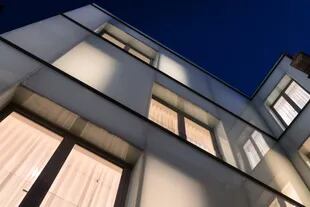 Fachada de vidrio de doble capa inspirada en el hotel Saint Martin’s de Philippe Starck
