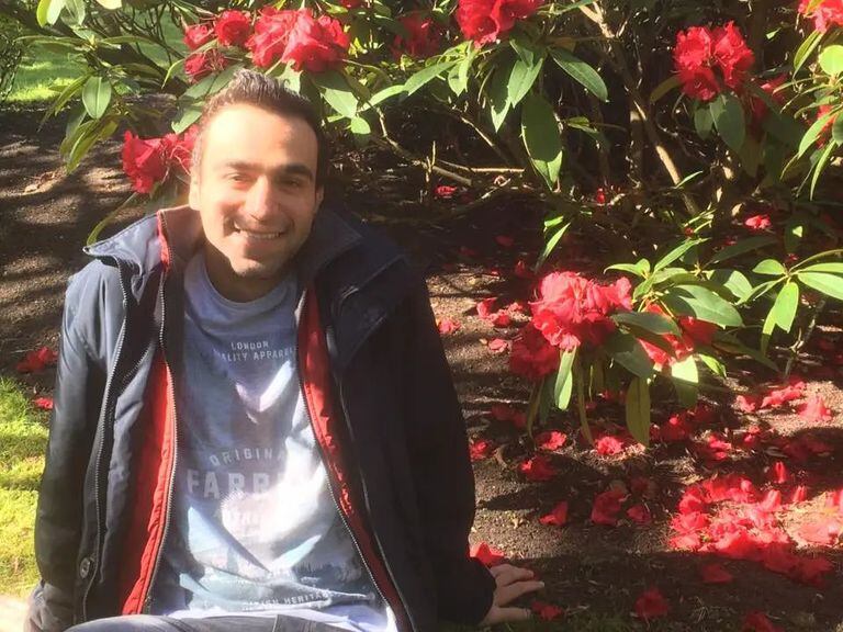 Alerta en Liverpool: qué se sabe de hombre que murió con su propia bomba encerrado en un taxi
