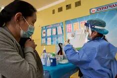 El país que saca ventaja por ser vecino de China y Rusia: le sobran vacunas