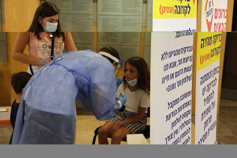 Test de antígenos en Jerusalén (Photo by MENAHEM KAHANA / AFP)