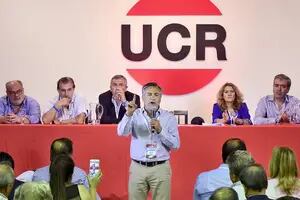 UCR: entre insultos y discursos, Cornejo busca acordar con los críticos