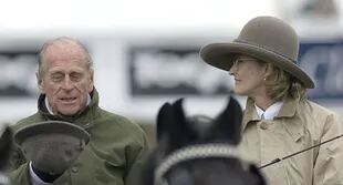 Felipe II y Penny Knatchbull siguieron siendo cercanos hasta la muerte del monarca consorte. Fuente: Daily Mail.