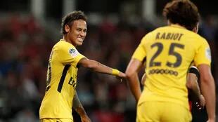 La alegría de Neymar, tras marcar un gol en su debut en PSG