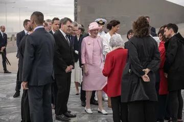  La reina Margarita visita el Parque de la Memoria y participa de un homenaje a las víctimas del terrorismo de estado