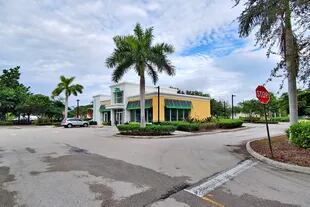 14995 S. W. 88 St. Miami, Florida, Centro comercial